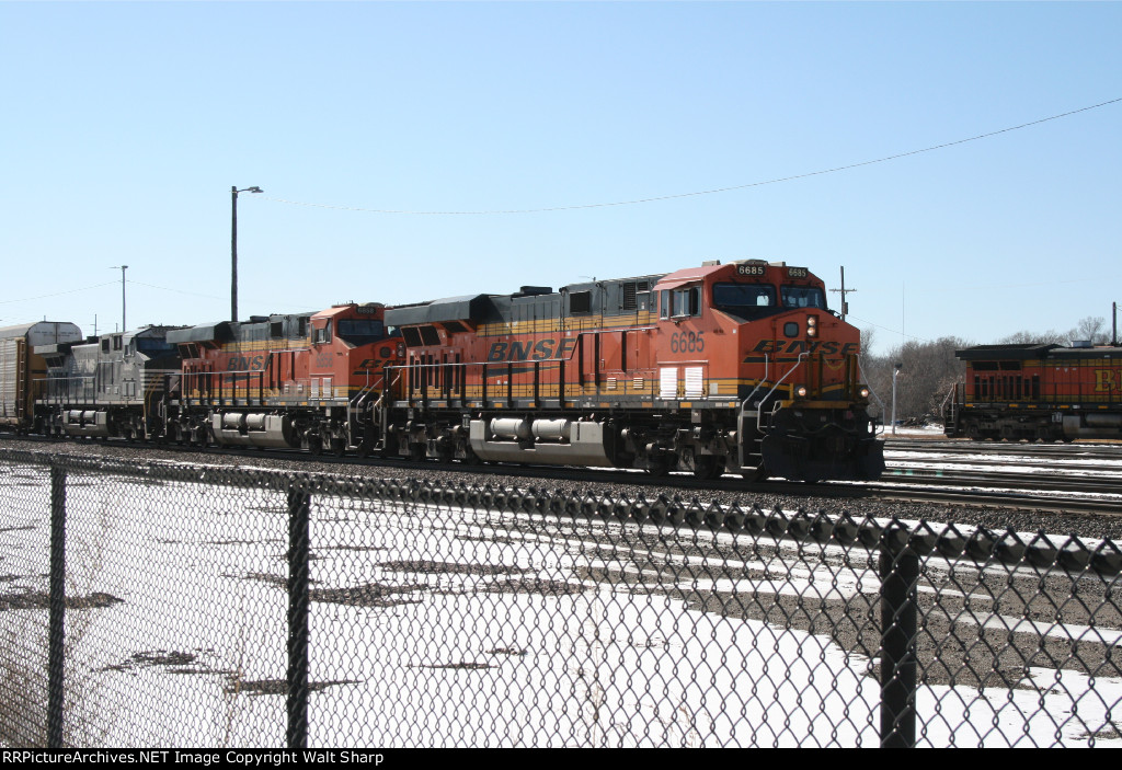 BNSF 6858